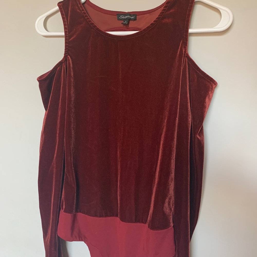 Open cut shoulder wine red  one piece USED